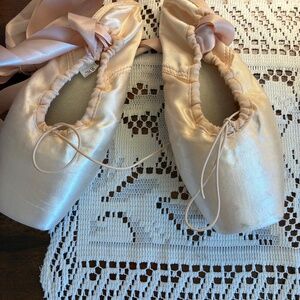 Pink ballet shoes 🩰